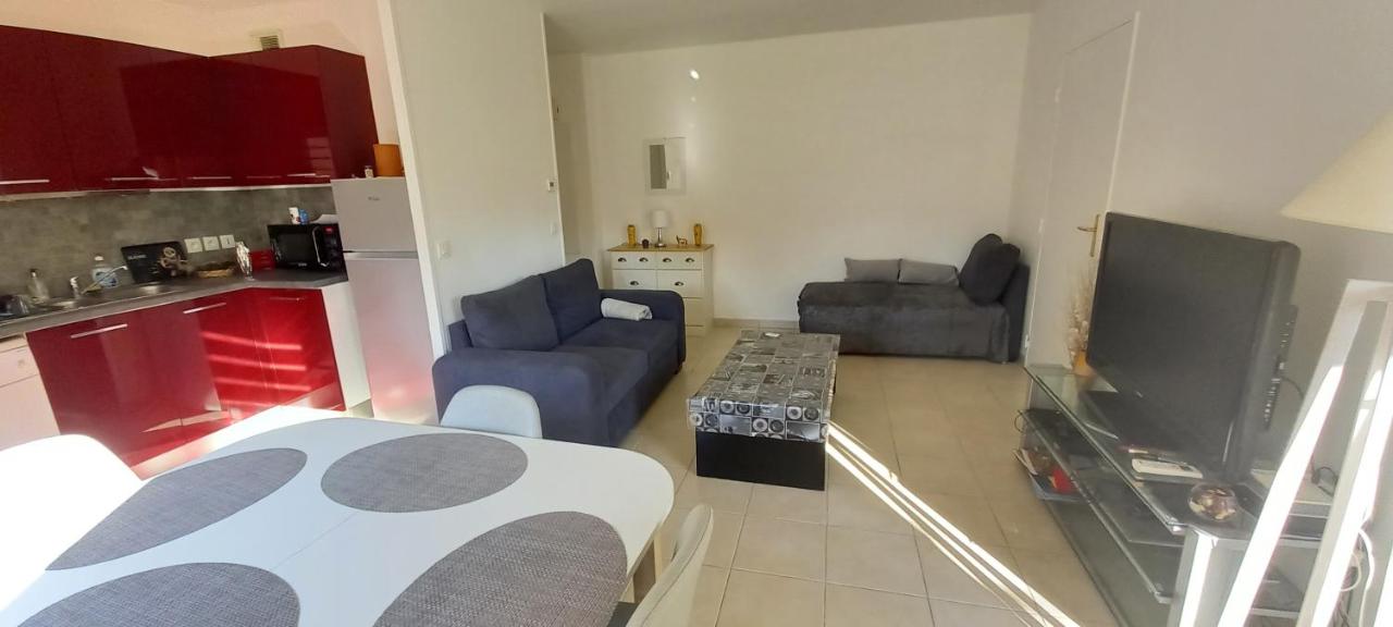 Var Roquebrune sur Argens très joli appartement classe 2 Etoiles - B&B