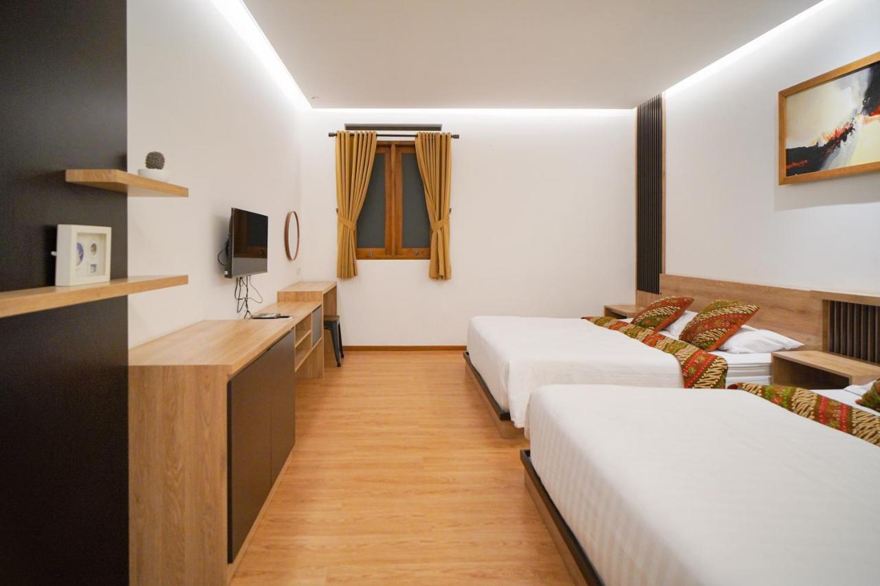 Deluxe Studio