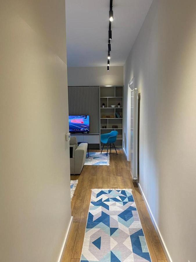Academy of Art apartment - B&B