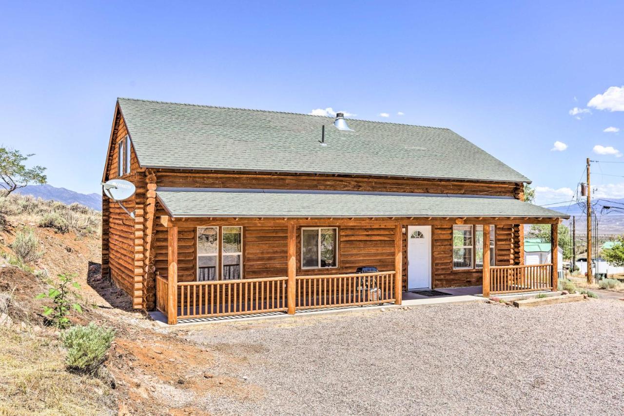 B&B Pioche - Pioche Family Cabin with View - Walk to Main St! - Bed and Breakfast Pioche