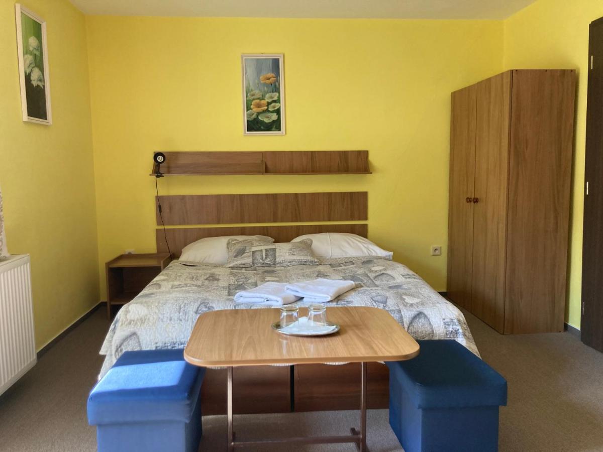 Camera Matrimoniale/Doppia con Letti Singoli con Bagno Privato