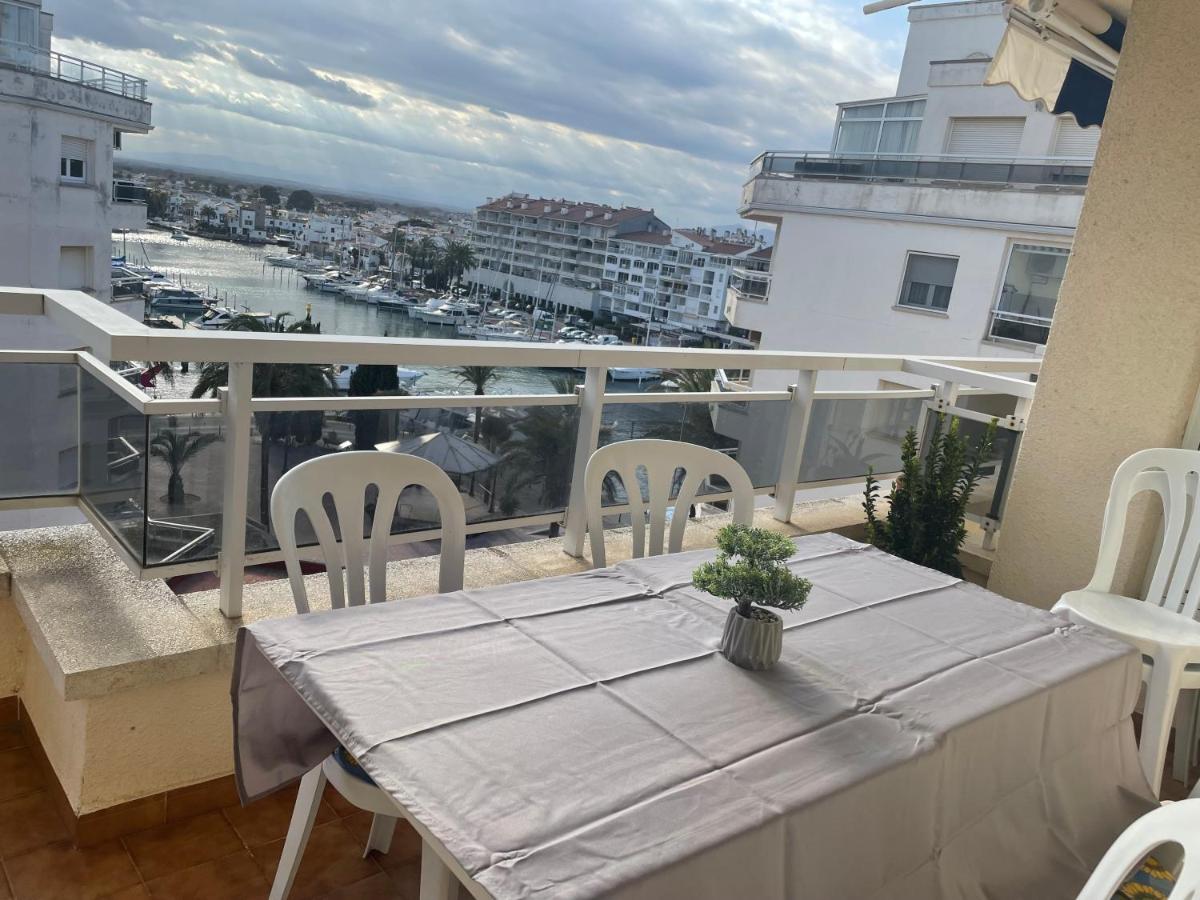 APPARTEMENT MAGNIFIQUE VUE SUR LE CANAL Et LA MER D'EMPURIABRAVA - Ferienwohnung