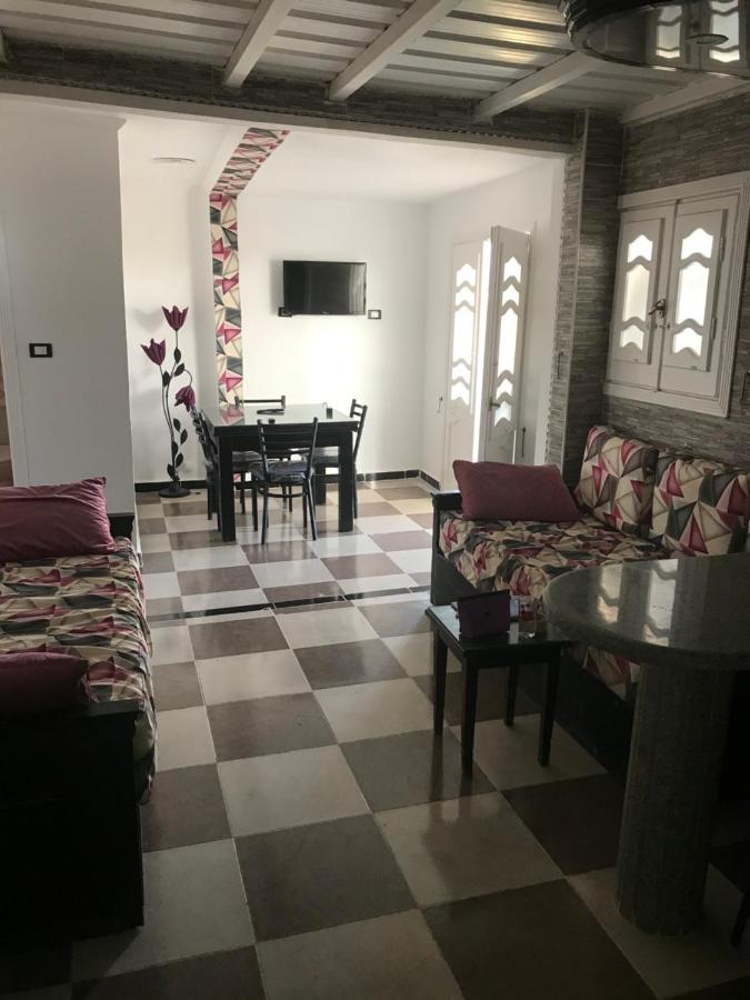 للعائلات شاليه مكيف بتراس كبير ورووف بالدور الثانى الساحل الشمالى - Bed and Breakfast