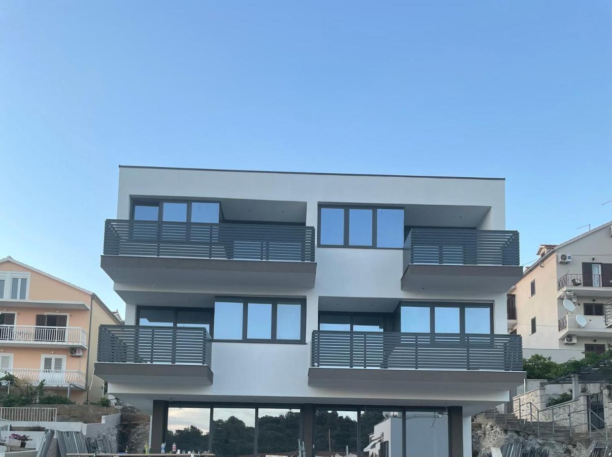 Sandi Hvar Apartments - B&B