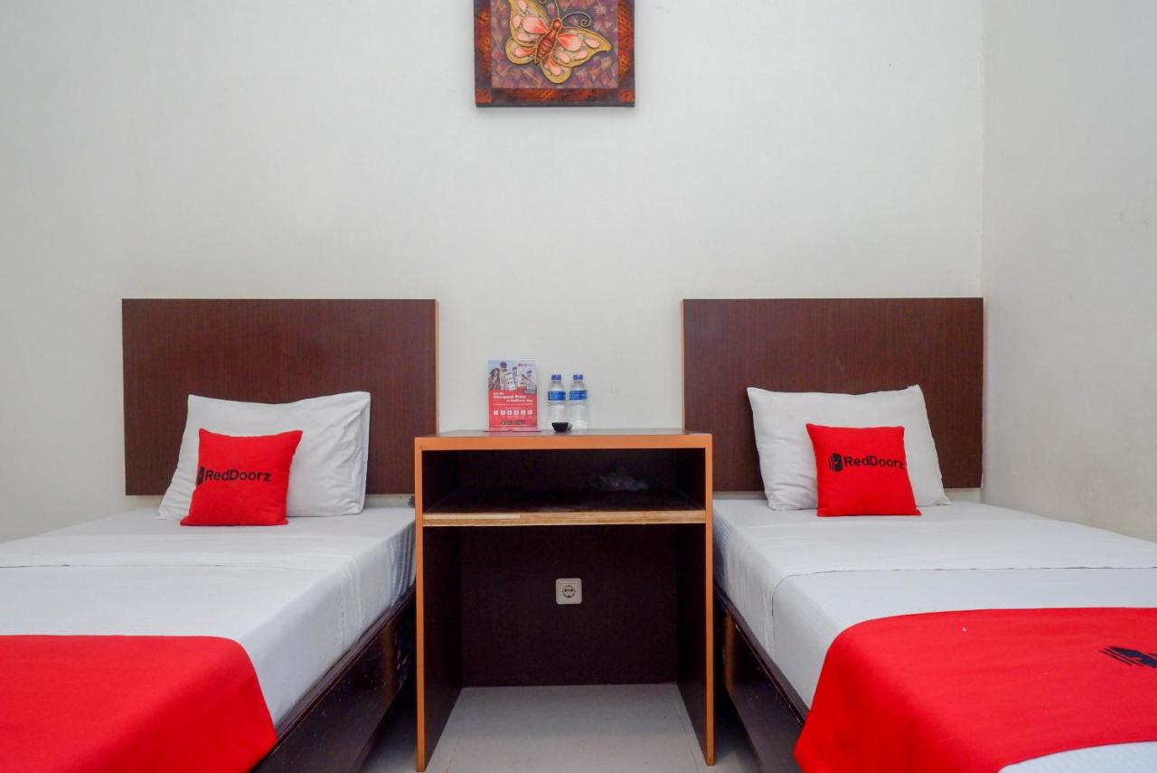 B&B Yogyakarta - RedDoorz Syariah At Namira Hotel - Bed and Breakfast Yogyakarta