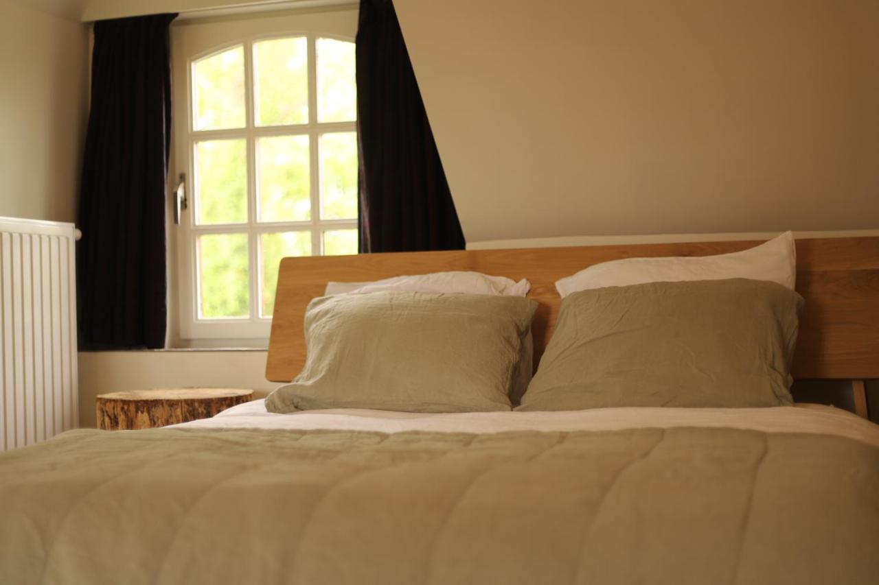 Vierbettzimmer mit Dusche