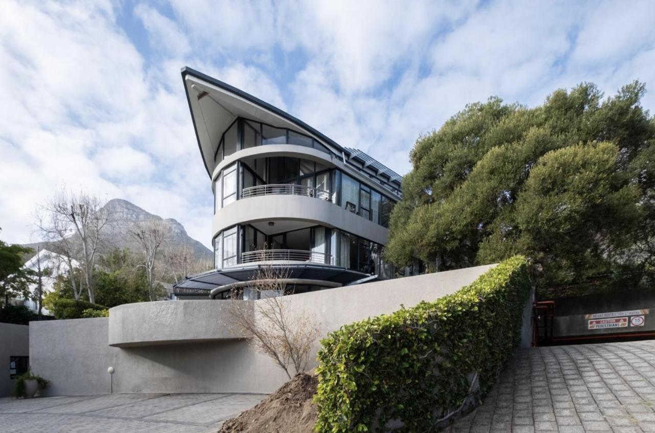 Lovely one bedroom in The Glen, Camps Bay with Inverter - Chambres d'hôtes Le Cap