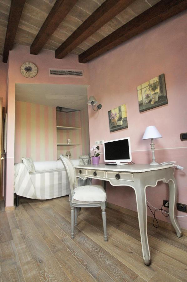 Doppel-/Zweibettzimmer mit Poolblick