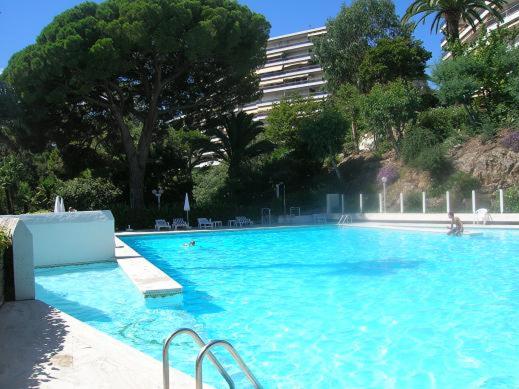 Splendid sea view 1 Bedroom access to the beach and swimming pool - Ferienwohnung Vallauris