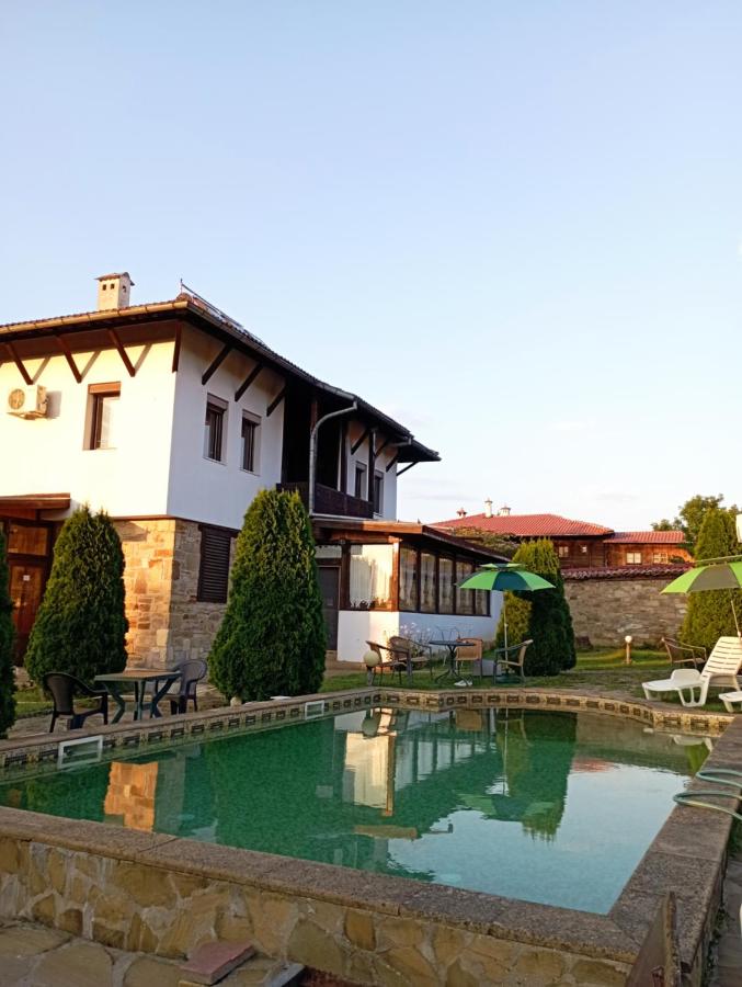Toncho's Guest House for 16 guests - B&B