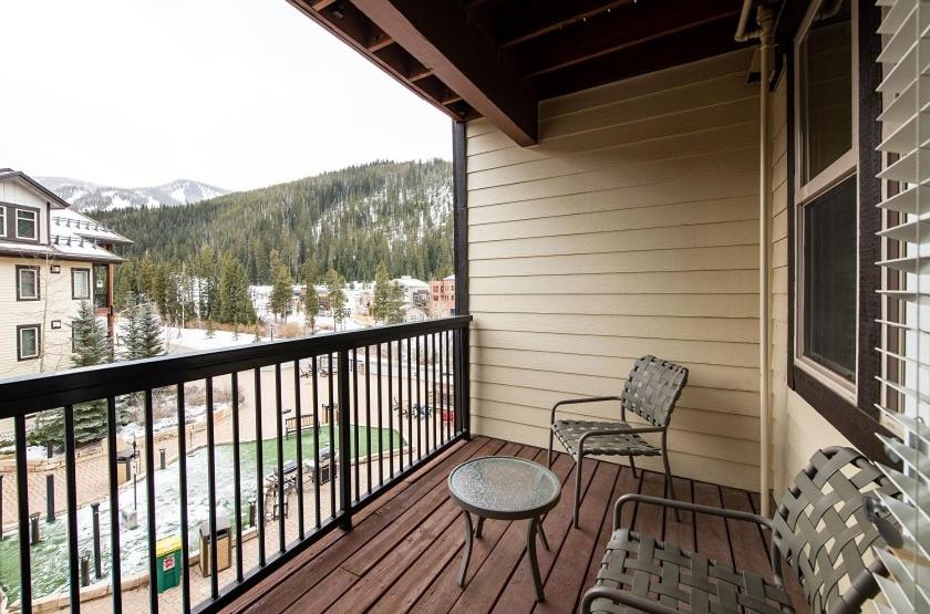 Premium Unit 4547 - One Bedroom withKitchenette - Fraser Crossing Founders Pointe condo - B&B