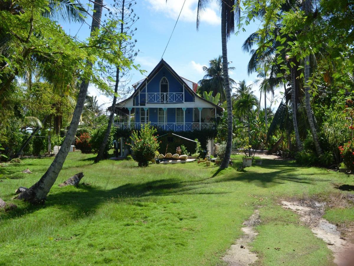 Islander House on Rocky Cay Beach - B&B
