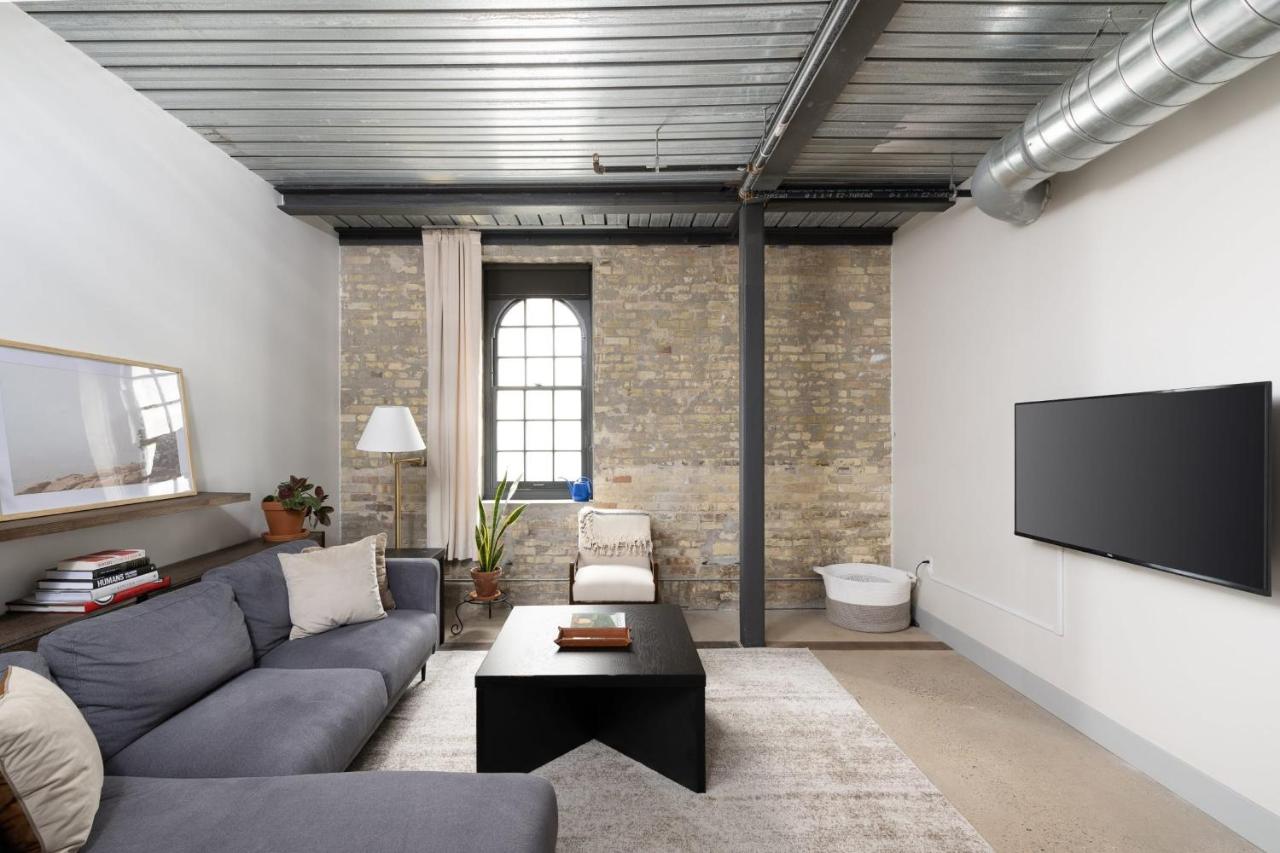 Brewery District Luxe 2BR Near Fiserv with Parking - Bed and Breakfast