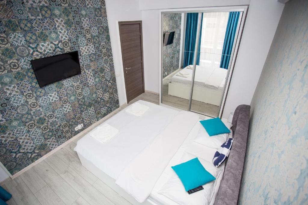One-Bedroom Apartment with Sea View