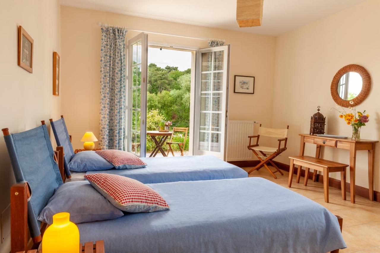 Zweibettzimmer mit Gartenblick
