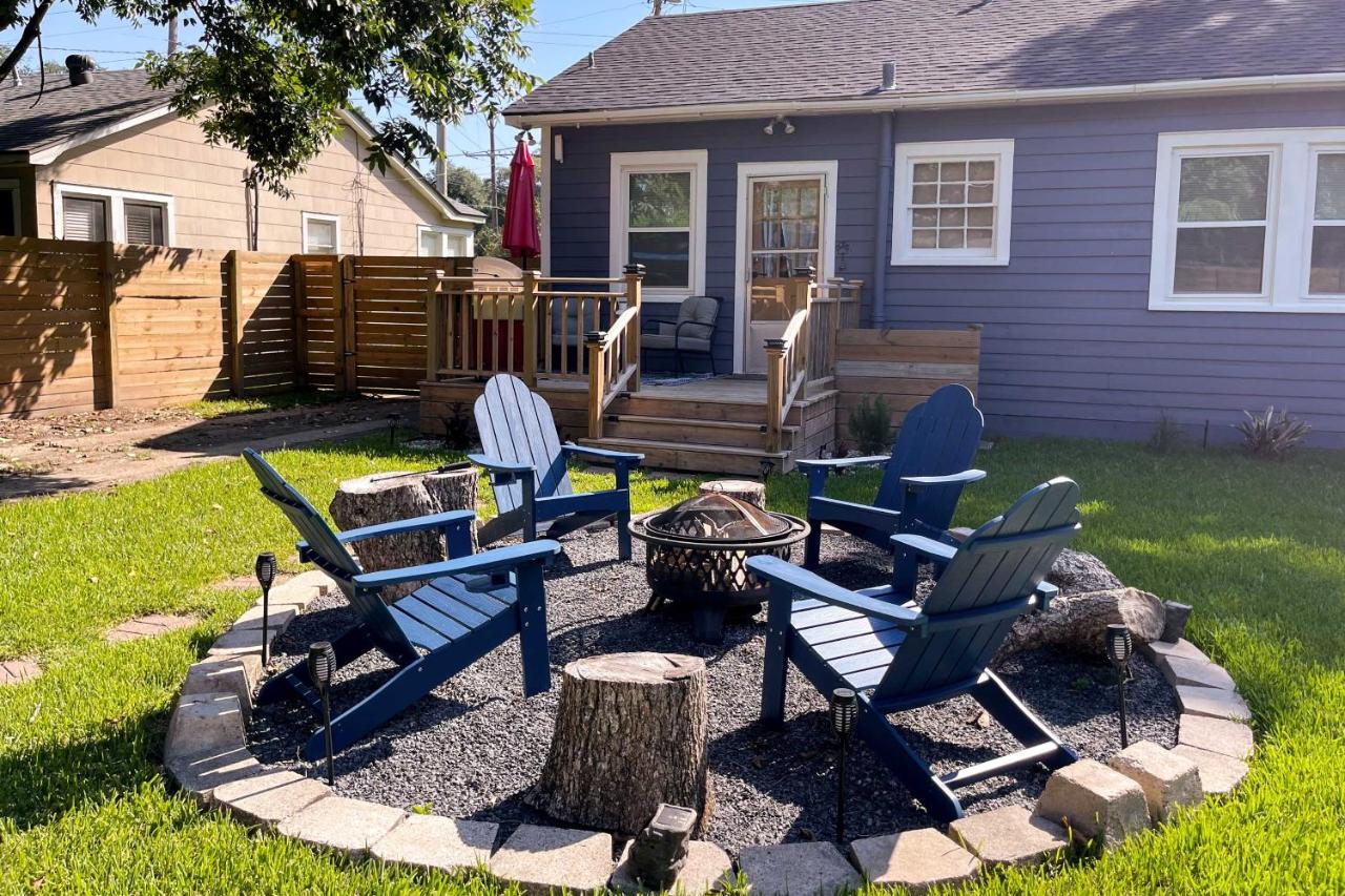 Central Cottage with Grill, 1 Mi to Cajun Field - Bed and Breakfast Lafayette