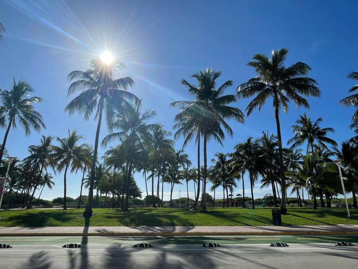 Beachfront Apt in Carlyle Hotel on Ocean Drive - Ferienwohnung Miami Beach
