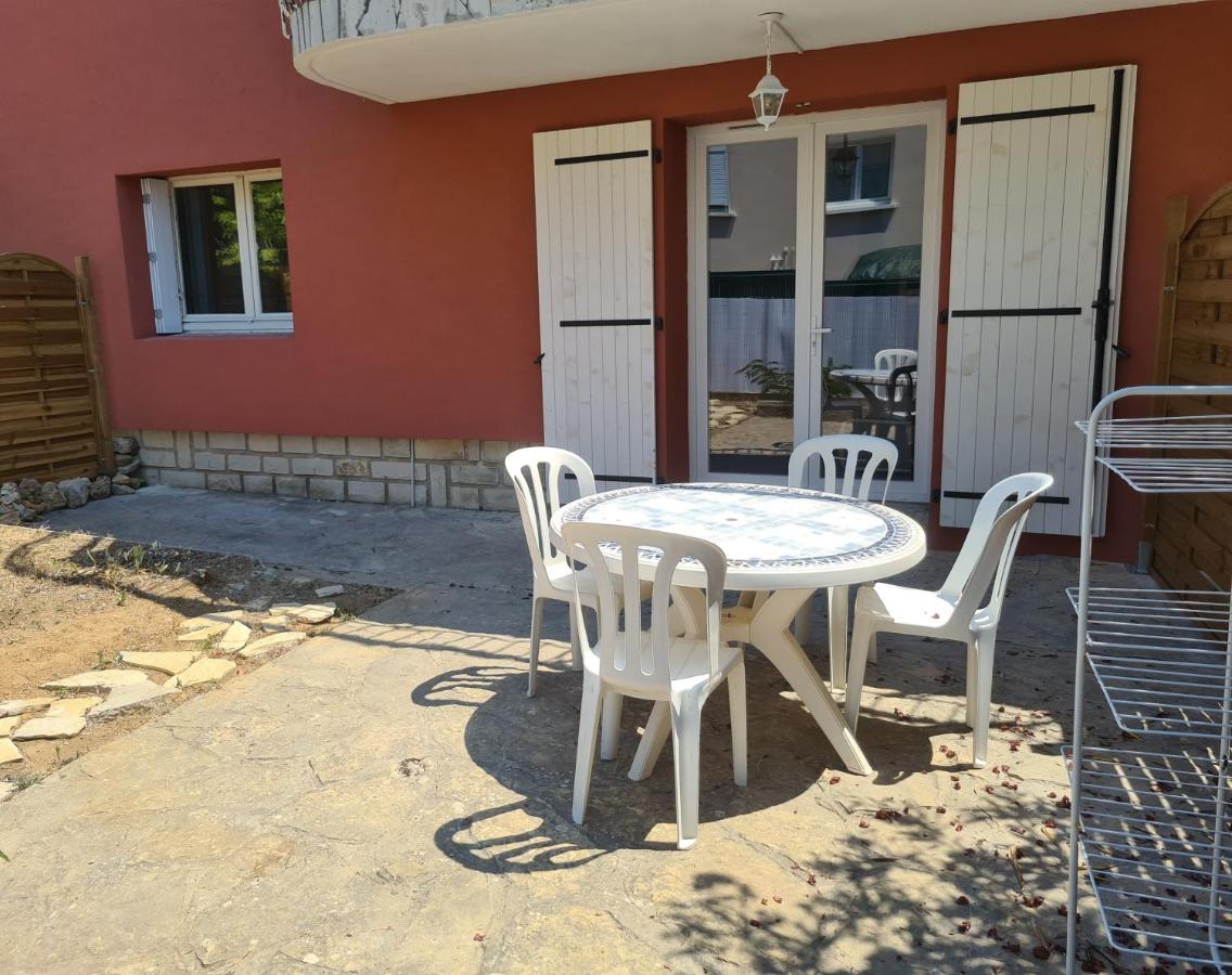 T1 du FORT en rdc de villa avec jardin à 5mn des plages et de toutes les commodités - B&B