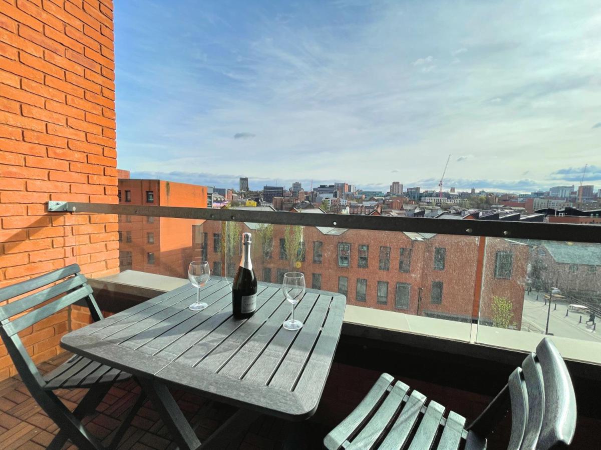 B&B Sheffield - Penthouse Apartment w/ Parking - Bed and Breakfast Sheffield