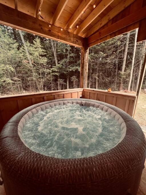 B&B Middle Grove - Brand New Mountain Retreat just 20 minutes from Saratoga Springs with private Hot tub. - Bed and Breakfast Middle Grove