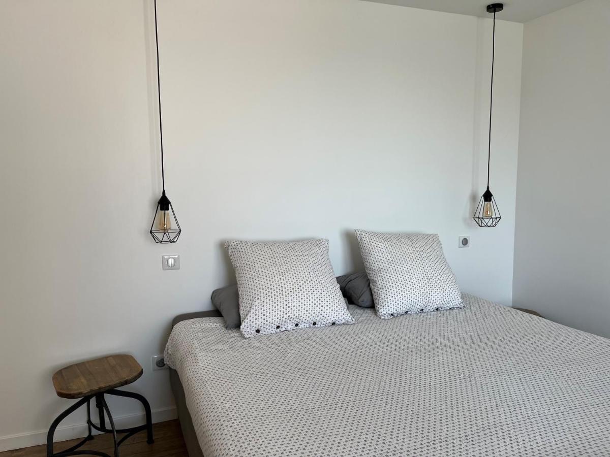 Zimmer mit Queensize-Bett und Gartenblick