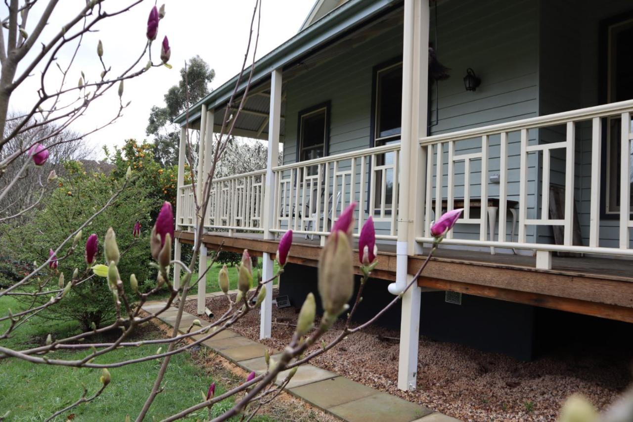 B&B Cockatoo - Lottie’s Bed & Breakfast at Fielderberry Farm - Bed and Breakfast Cockatoo