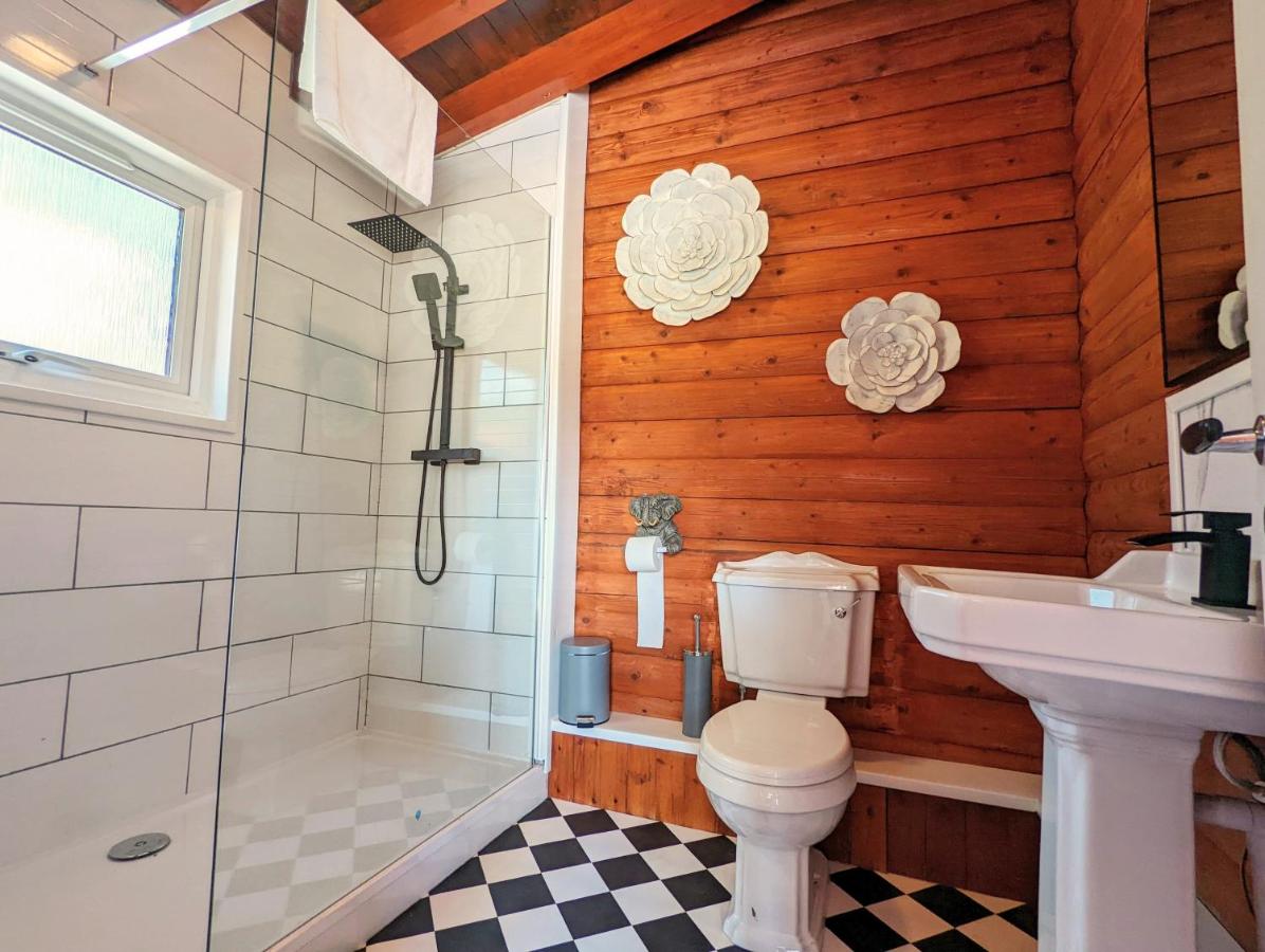 Kaoglen-Stags Suite-Hot tub-Cairngorms- Dog Friendly - Chambres d'hôtes Balnald