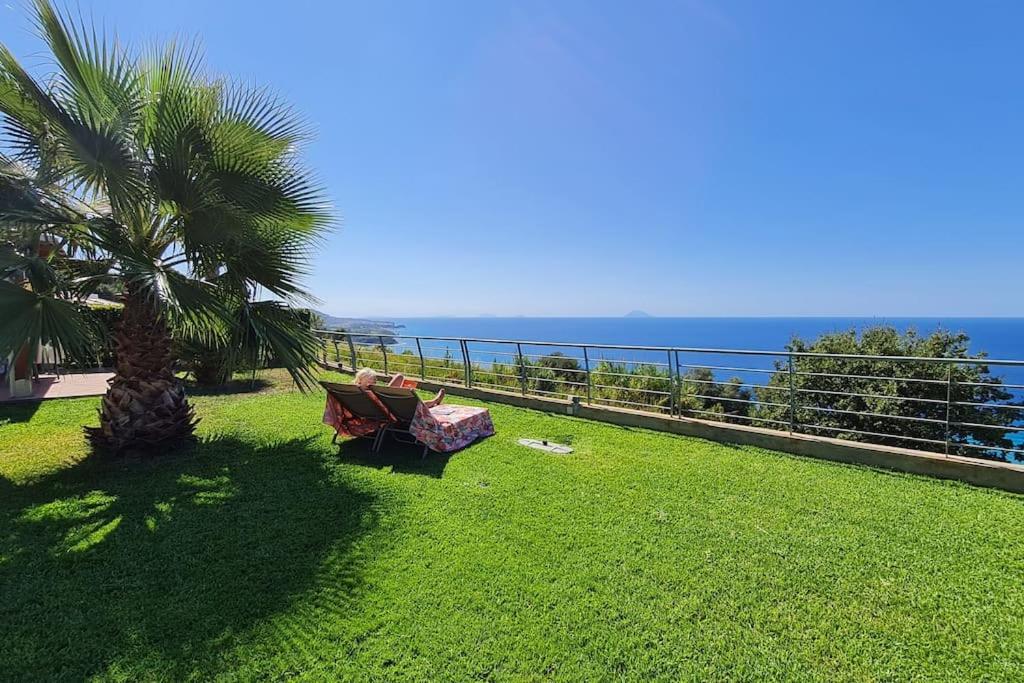B&B Zambrone - Top location - tranquility - pool - garden & sea view - Bed and Breakfast Zambrone