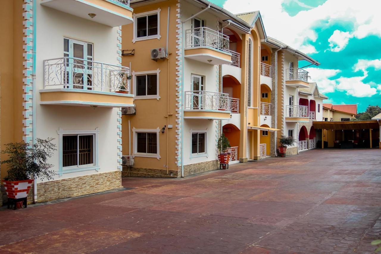 AMPM Suites & Apartments International - Bed and Breakfast Ibadan