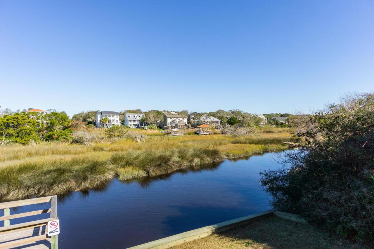 See Otter by Oak Island Accommodations - B&B Oak Island