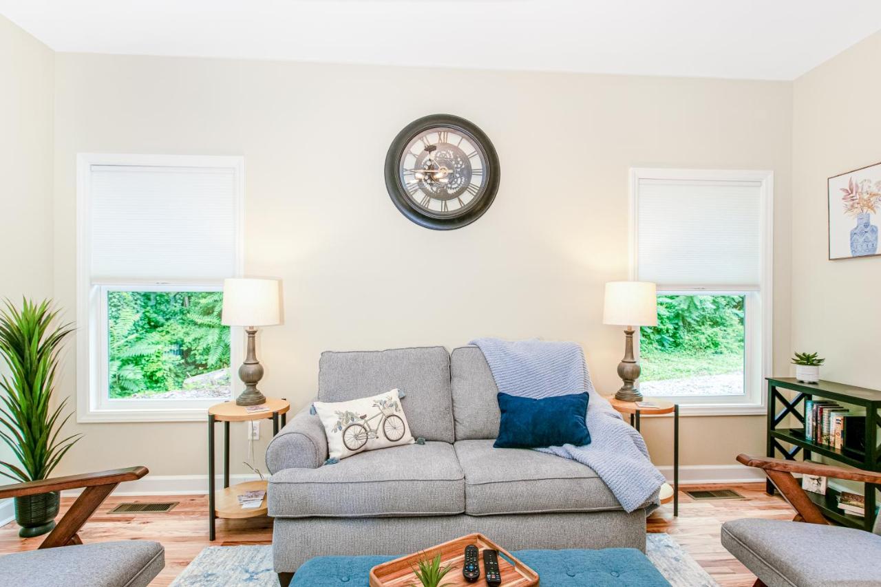 Blue House on Blythe - B&B Hendersonville