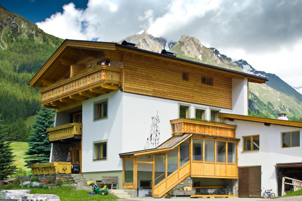 Two-Bedroom Apartment with Mountain View