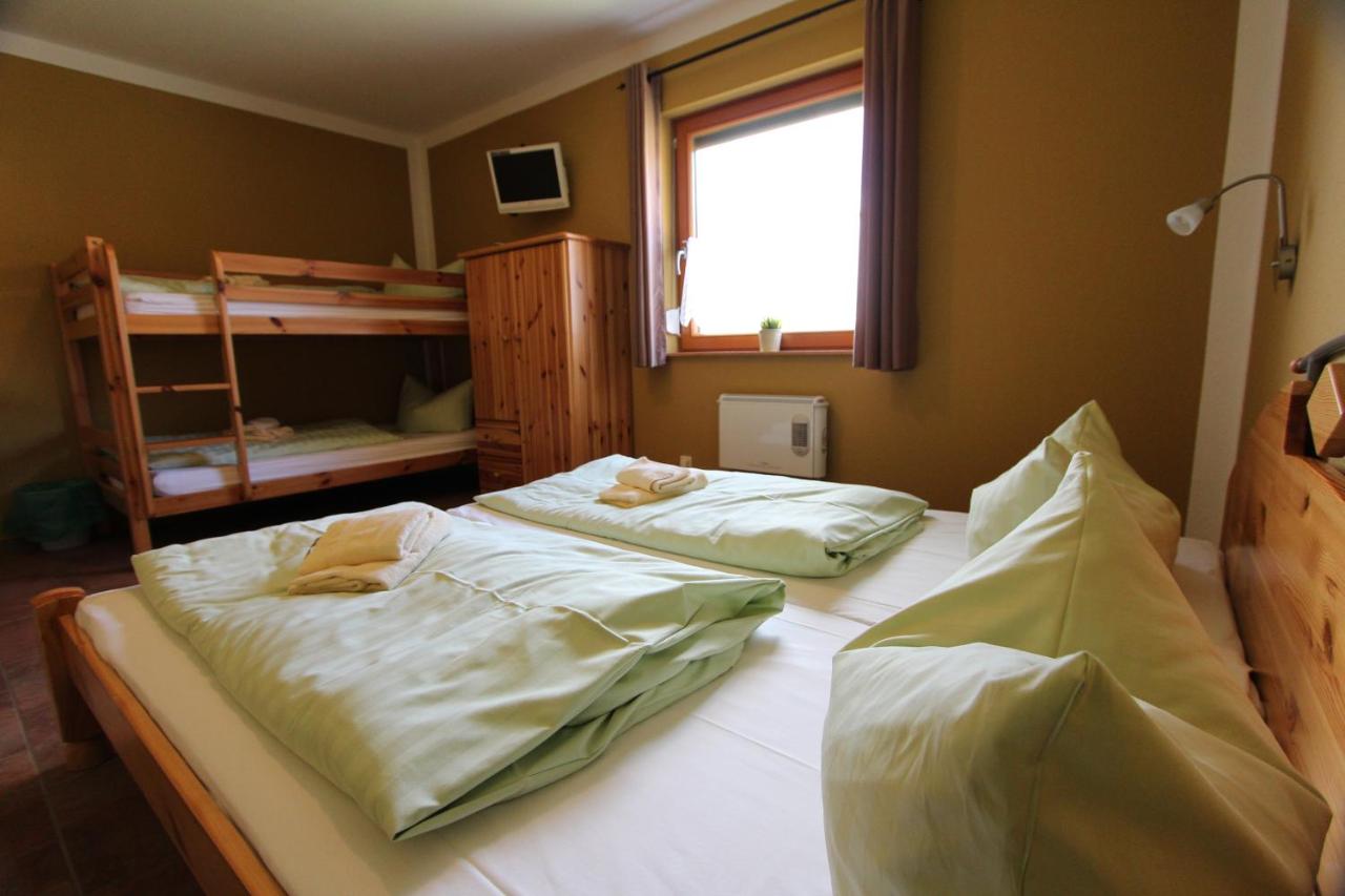 Chambre Quadruple avec Salle de Bains Commune