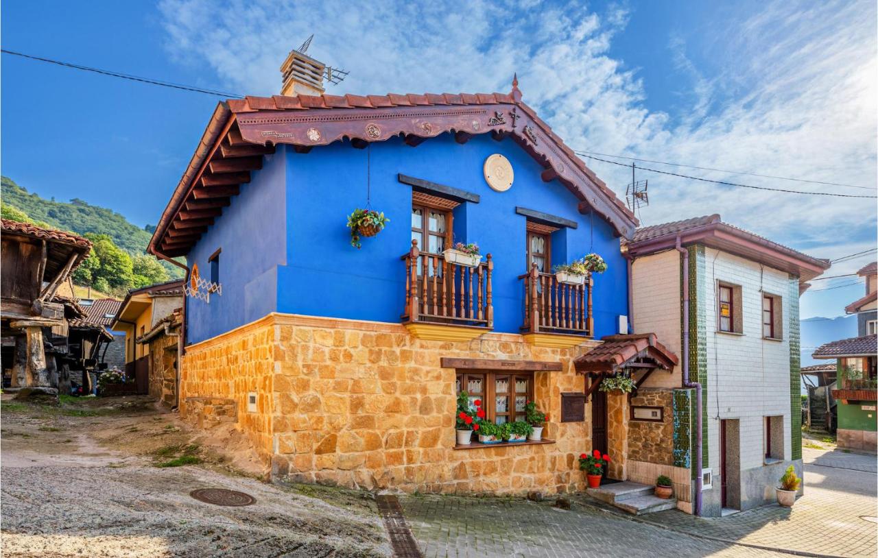 B&B Cárabanzo - Awesome Home In Carabanzo - Bed and Breakfast Cárabanzo