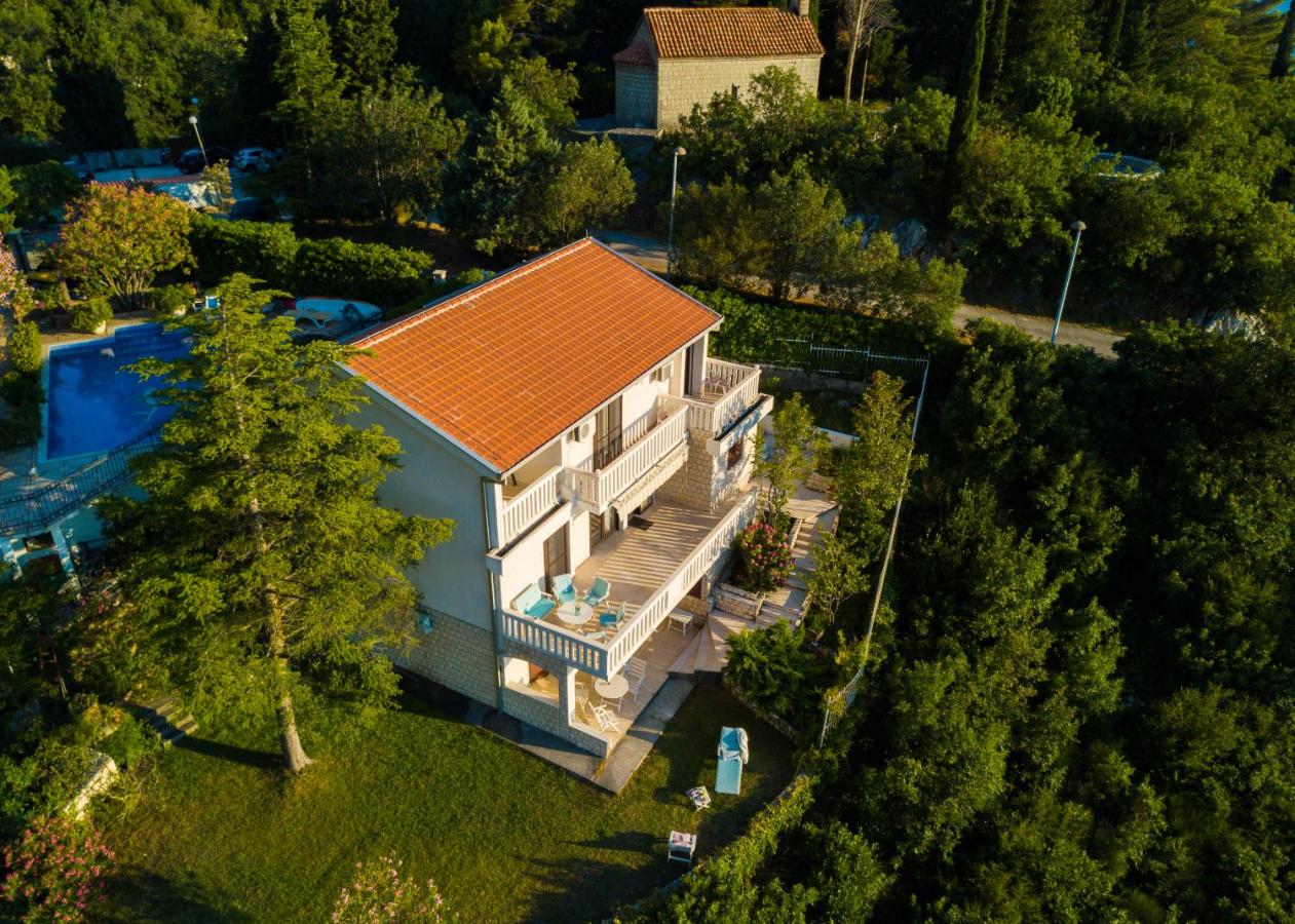 B&B Petrovac na Moru - Door To Summer, villa near the beach - Bed and Breakfast Petrovac na Moru