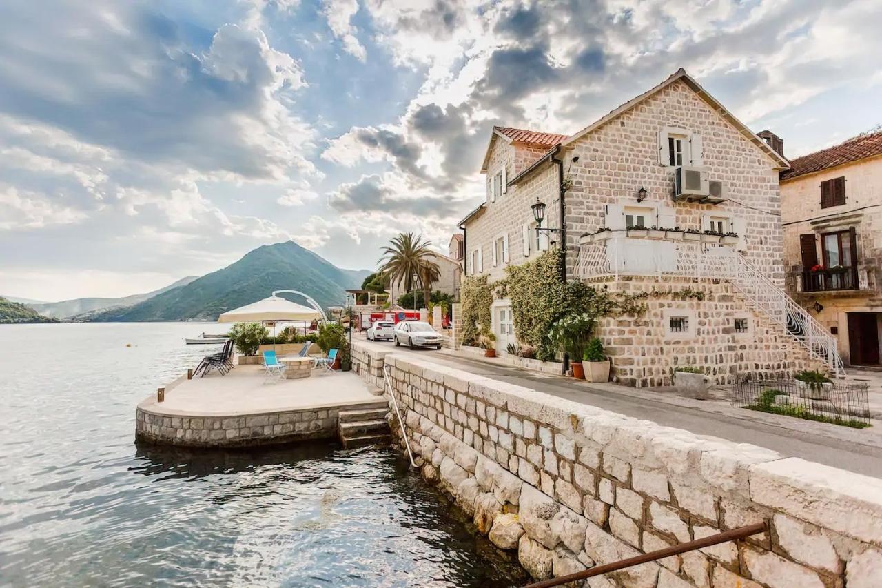 B&B Perast - Luxury 6 bedroom house on waterfront - Bed and Breakfast Perast