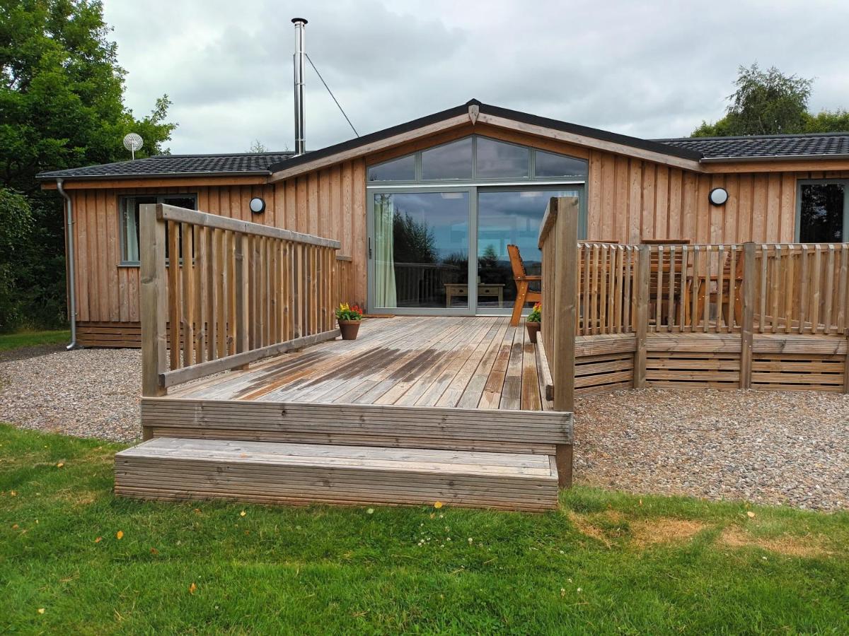 Birch Lodge, Pitlandie - Luxury 2 Bedroom Lodge with Sauna - Bed and Breakfast
