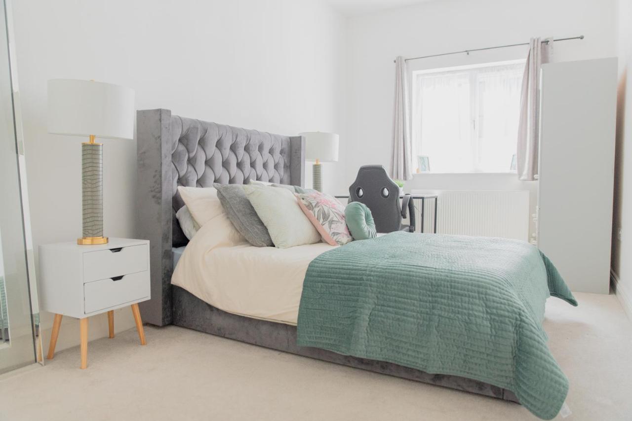 B&B Portsmouth - Portsmouth City Centre Modern Apartment - with Free Parking - Bed and Breakfast Portsmouth