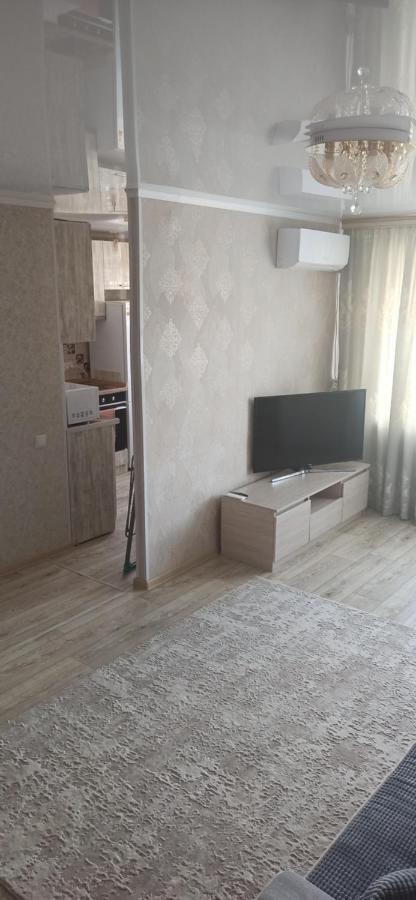 Ауэзова 49б, 2х комнатная - Ferienwohnung Öskemen
