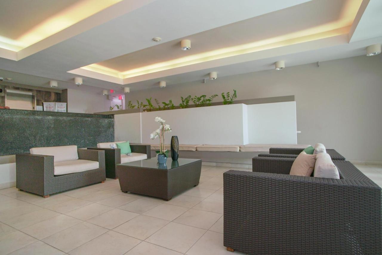 Beachfront 7th floor unit at Mar Azul - B&B