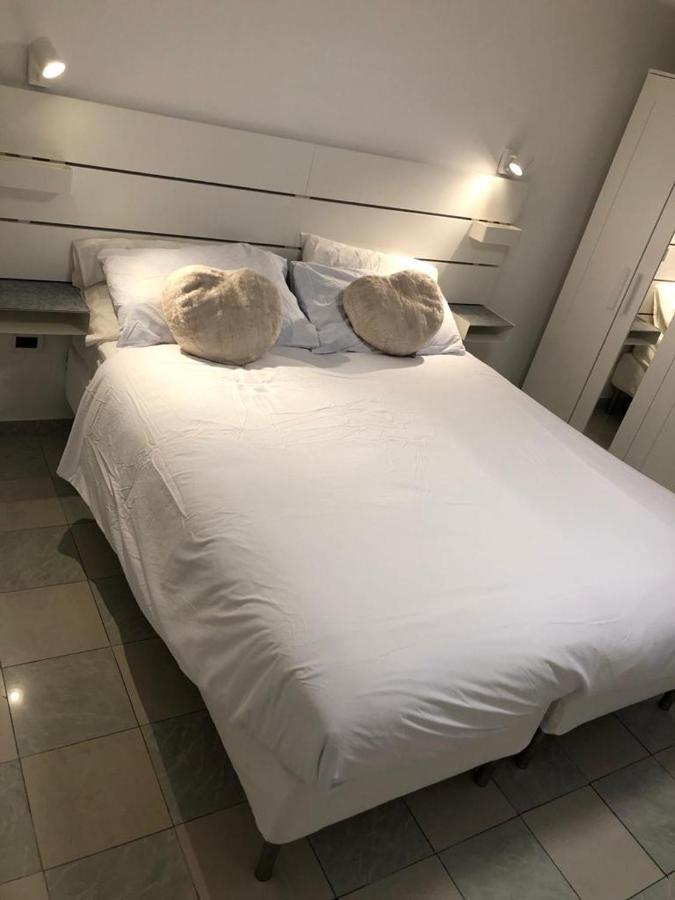 700mt to station Venezia,free parking, shuttle airport Via Napoli 71 - B&B