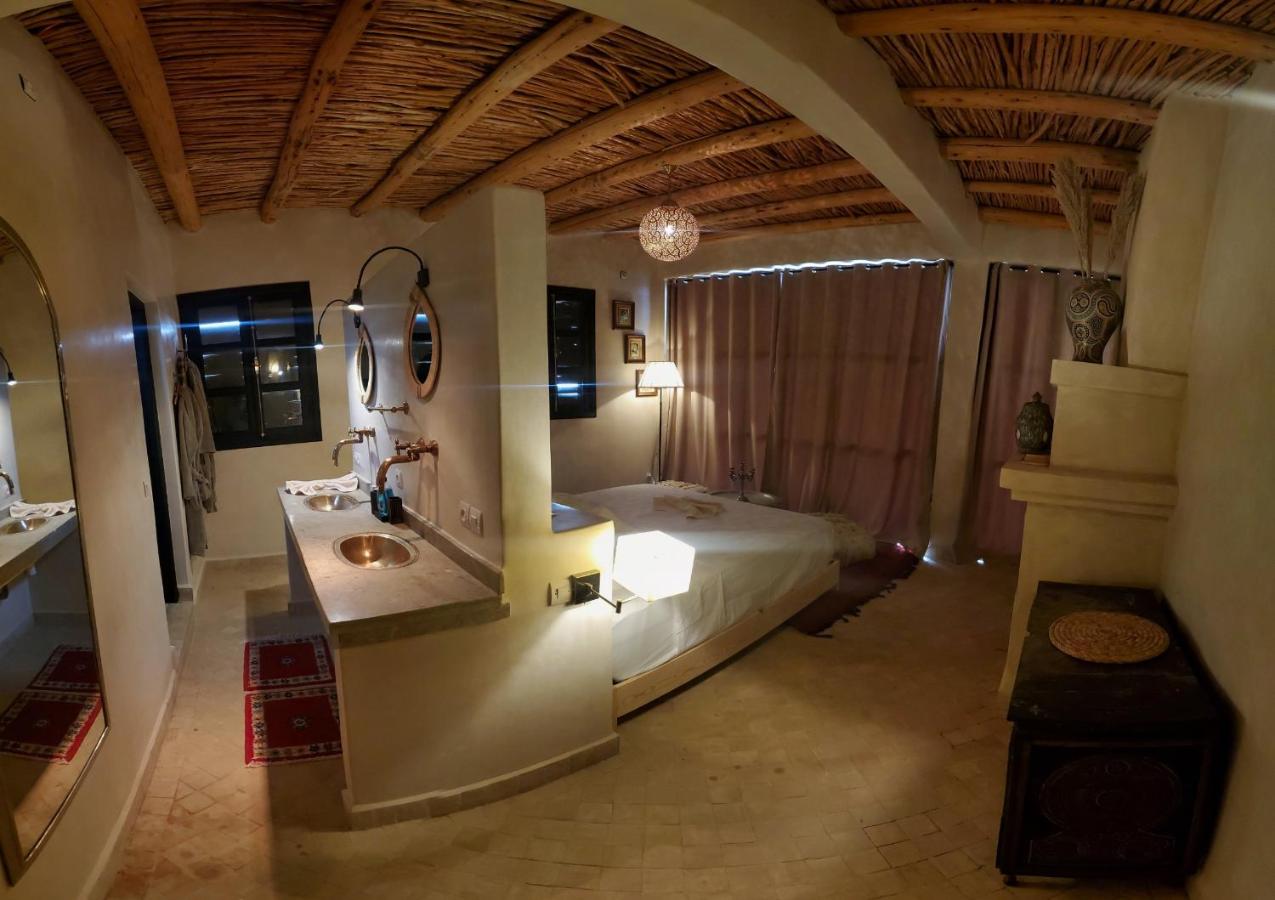 Deluxe Double Room (1 adult + 1 child)