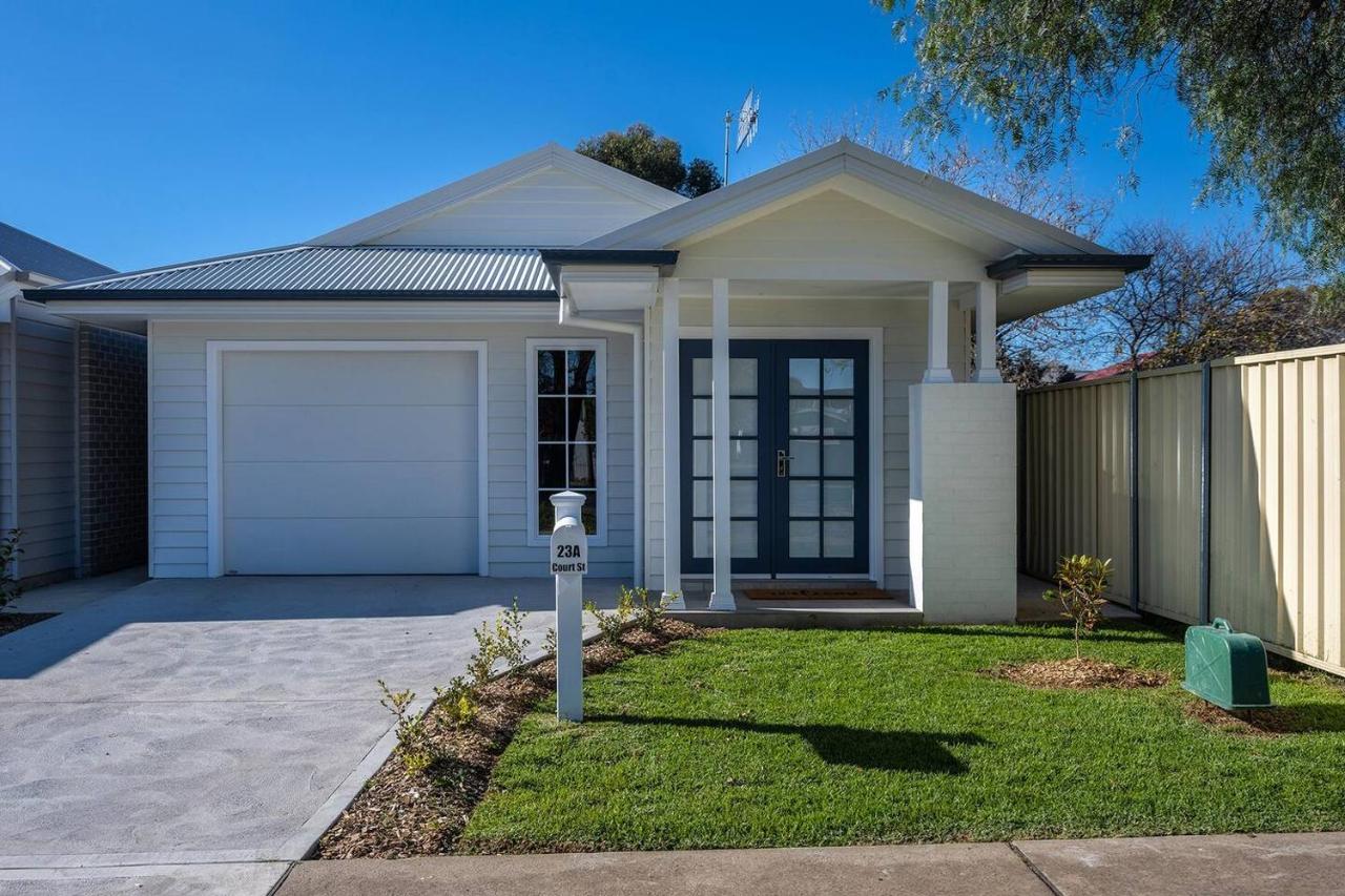 'Huxley House' An Elegant Mudgee Retreat with Backyard - B&B Mudgee