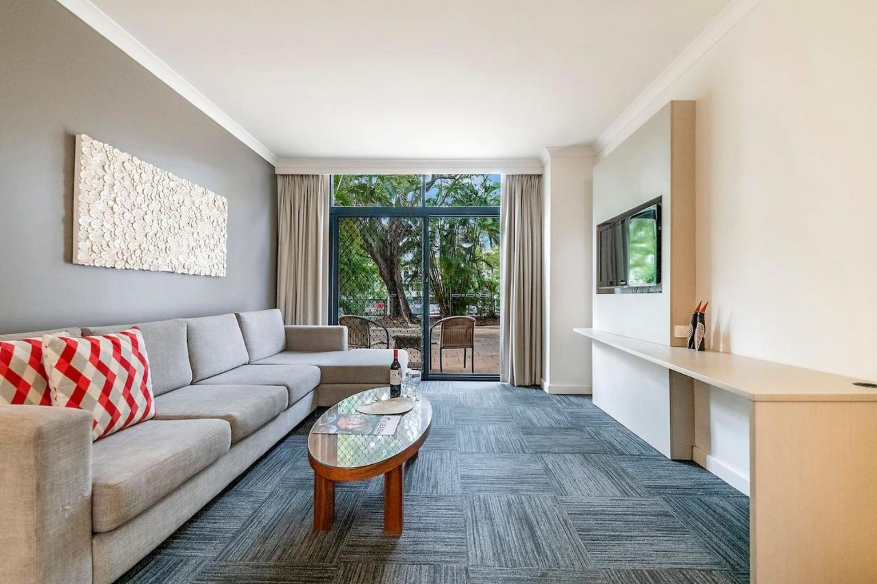 Harbourside Pool Escape with Leafy Alfresco Patio - B&B