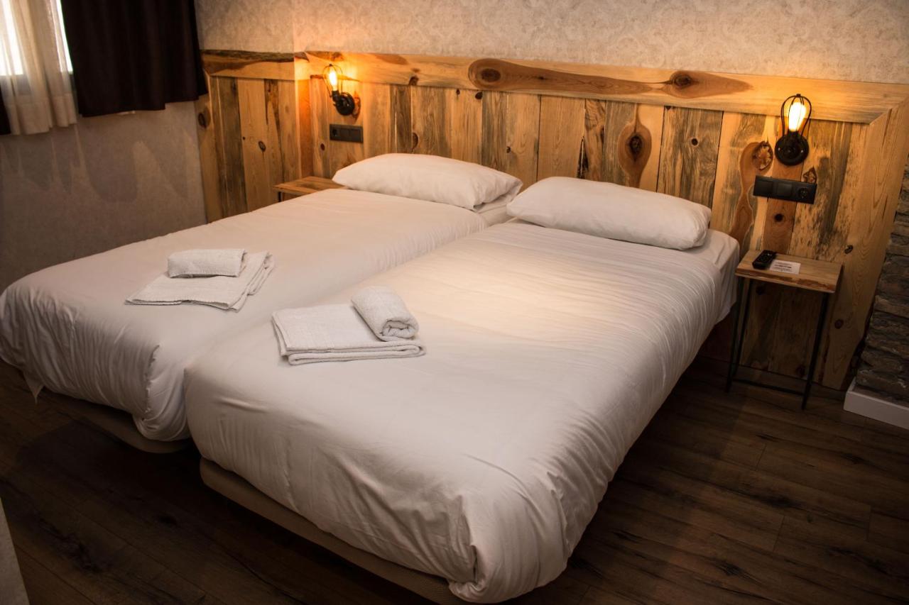 Twin Room with Private Bathroom