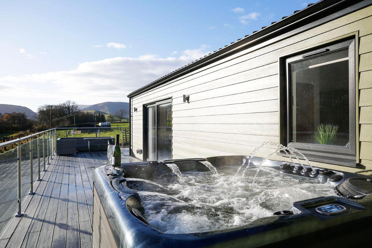 B&B Peebles - Castlehill cabin with a hot tub - Bed and Breakfast Peebles