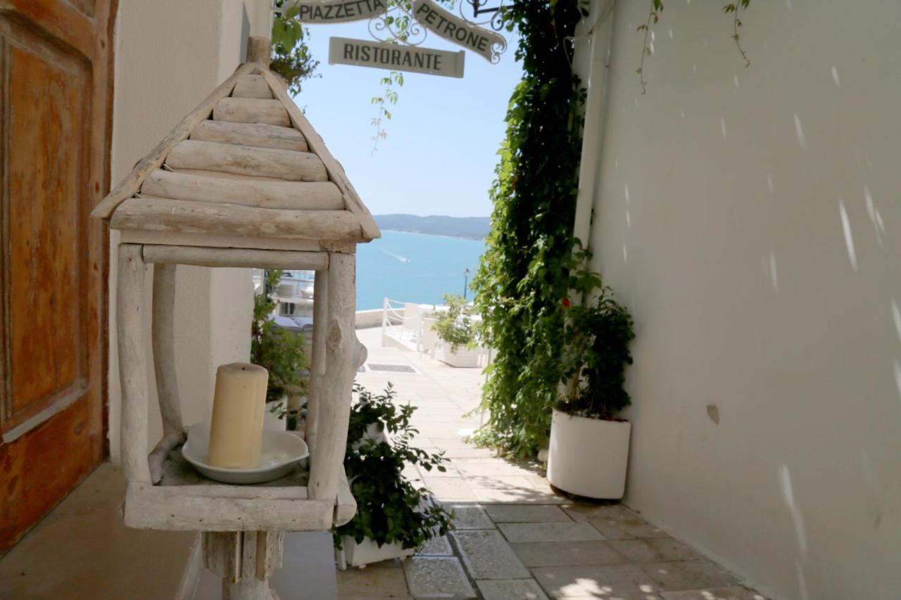 Piazzetta Petrone Apartments + parking - B&B Vieste