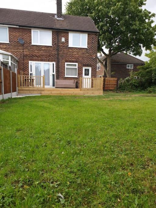 Cheerful 3 bedroom house with spacious garden - Ferienwohnung