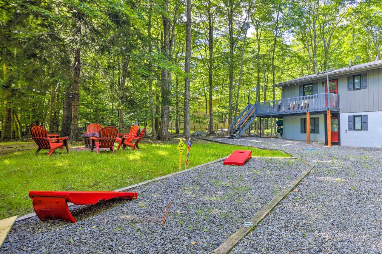 Wraparound Deck Big Bass Lake Home in Gouldsboro - Chambres d’hôtes