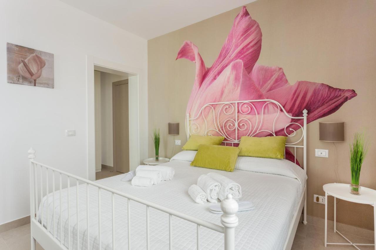 Zimmer mit Queensize-Bett und Gartenblick
